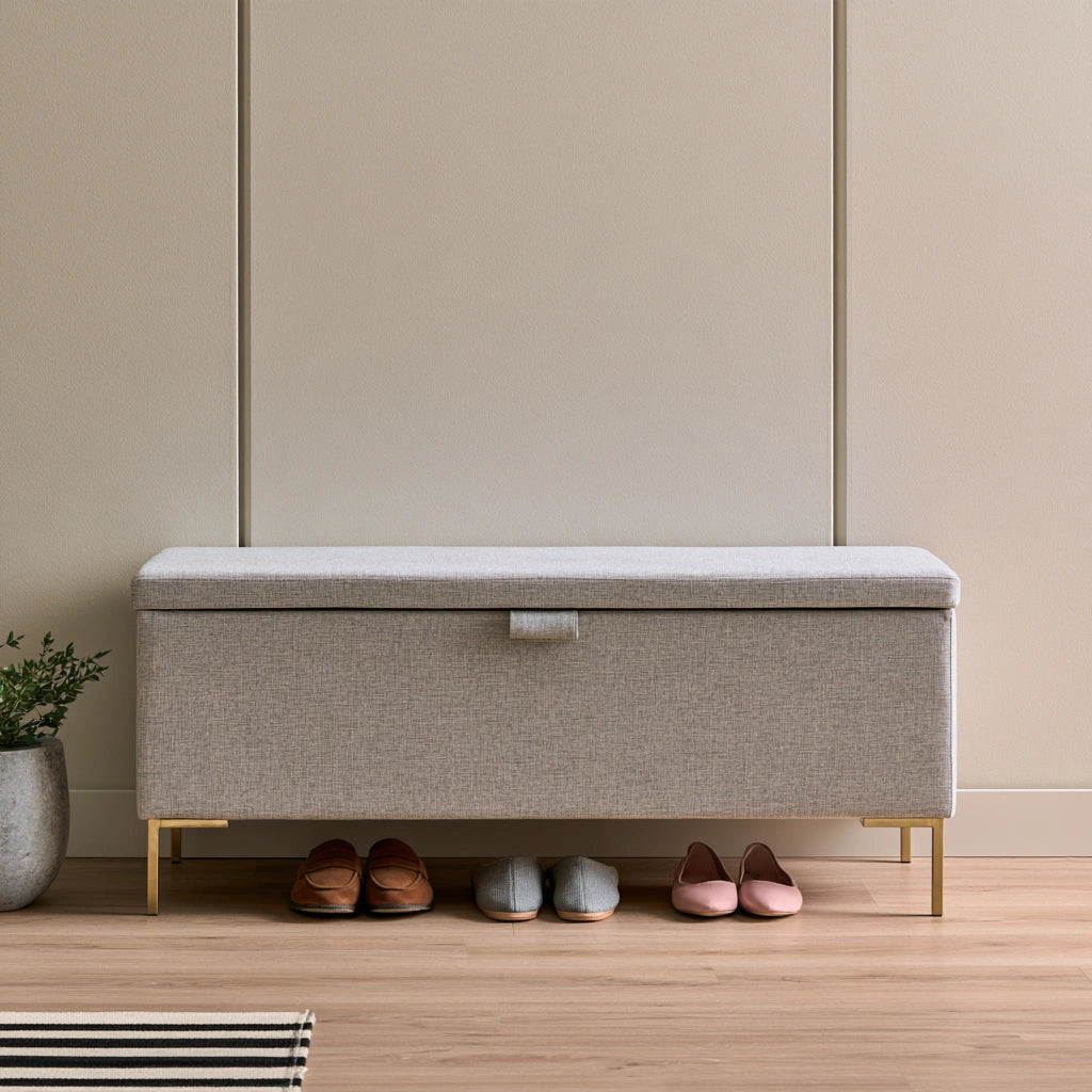 Banc coffre rembourré aux lignes épurées avec rangement, coloris gris clair