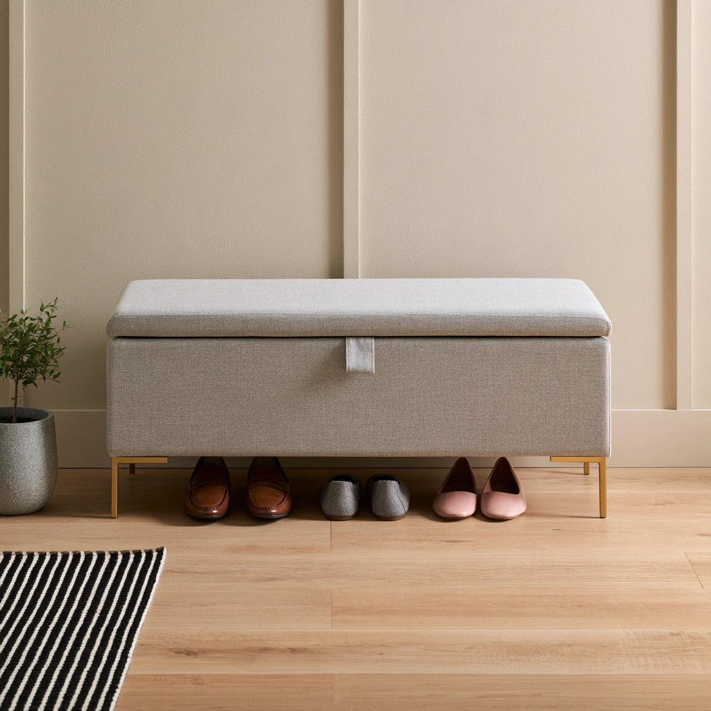 Banc coffre rembourré aux lignes épurées avec rangement, coloris gris clair